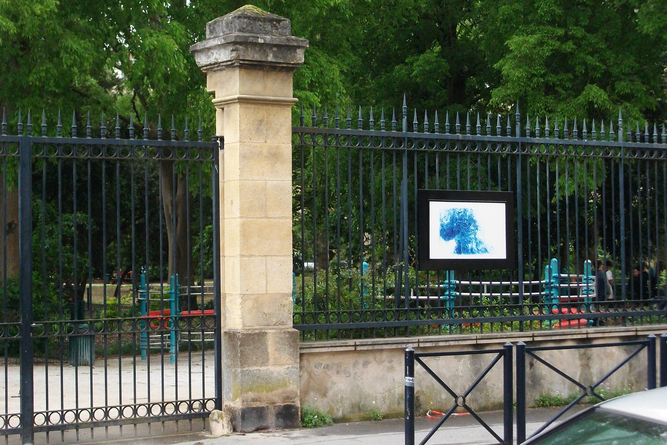Vue d'exposition au jardin des dames de la foi, Bordeaux